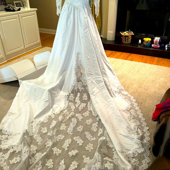 Dresses & Skirts - Wedding Gown